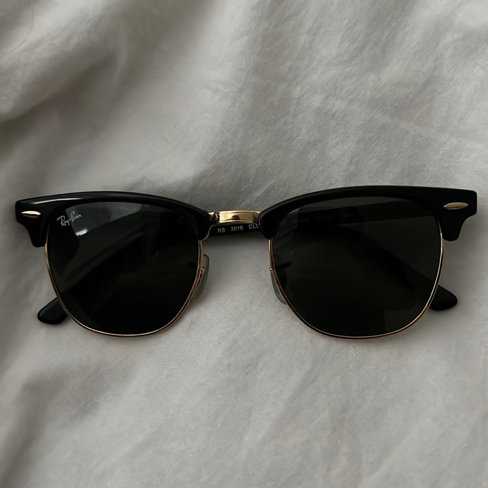 Ray-Ban Clubmaster Classics, Black On Gold Frame, Case Included